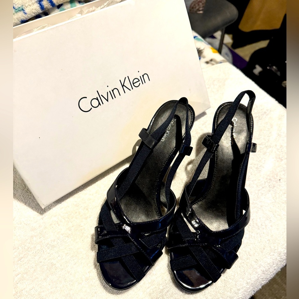 Calvin Klein Marielle, Pat/stretch navy Size 9 in original box